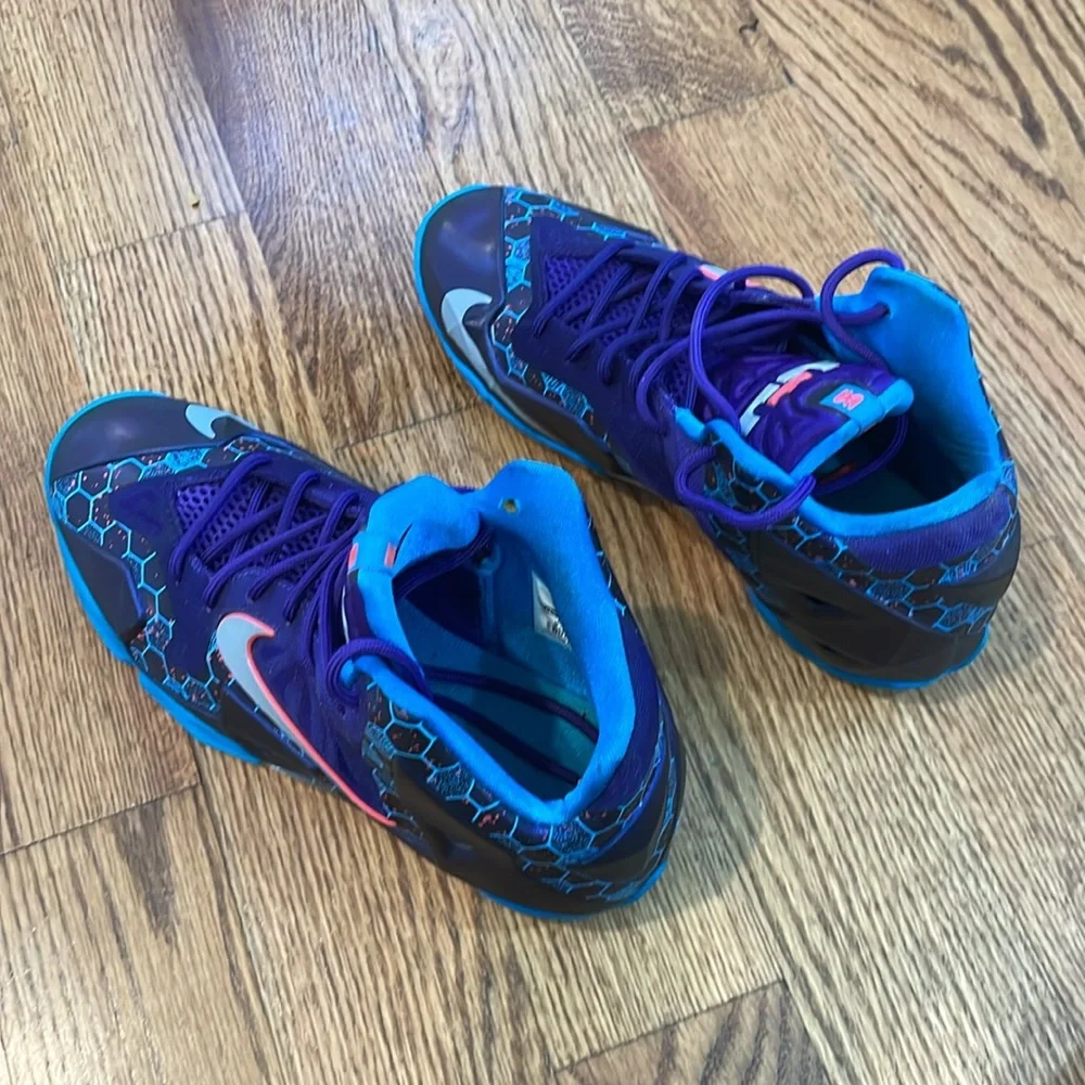 Boy’s Nike LeBron XI Summit Lake Hornets Sneakers. Size 6Y. Excellent/Like New.